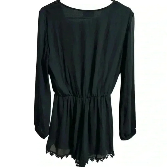 ASTR Black Lace Trim Long Sleeve Romper Size Medium - Picture 3 of 6